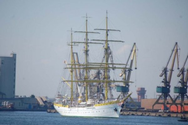Cercetaşii marini din Constanţa, la bordul navei şcoală 